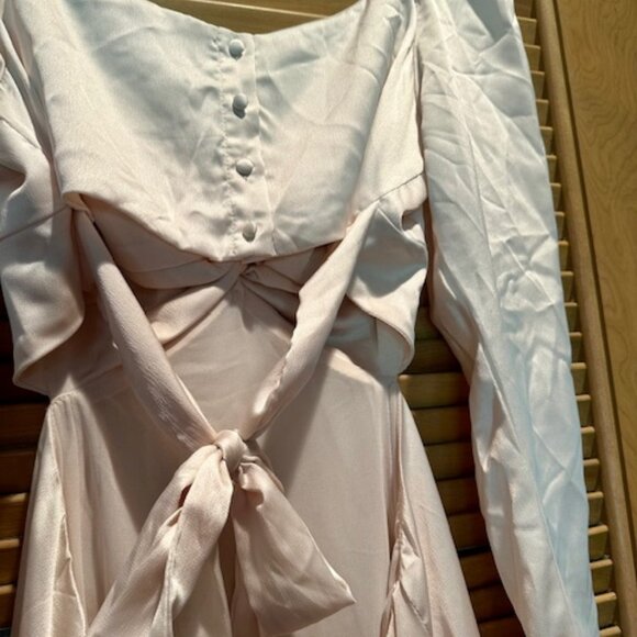 NWOT ASTR the label LAINIE CUTOUT LONG SLEEVE MIDI DRESS - Size XL - Picture 6 of 7